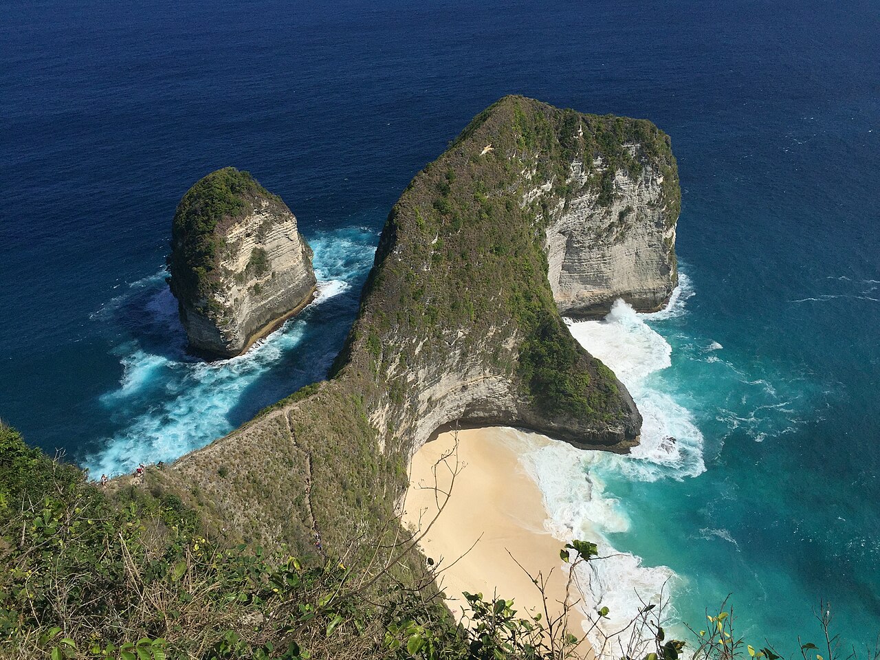 The cliffs and turquoise cove of Kelingking Beach on Nusa Penida